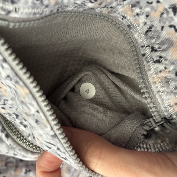 [SOLD] Lululemon Define Jacket Pattern - Picture 4 of 7